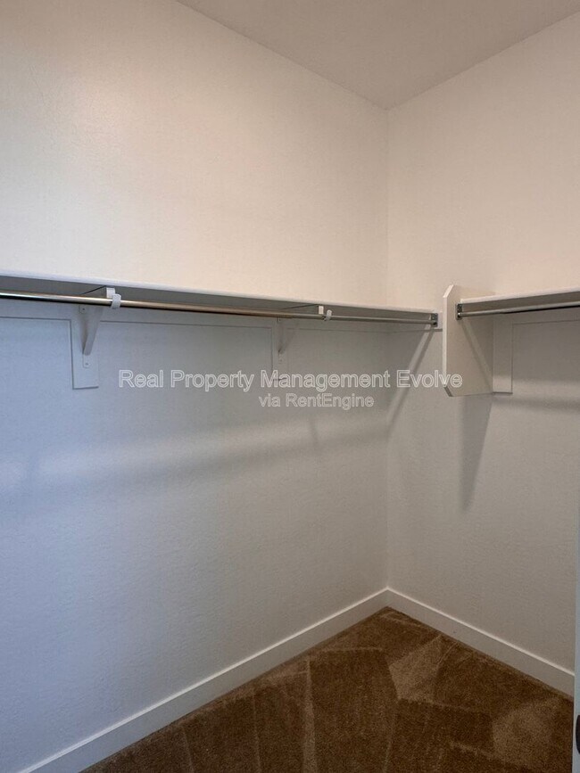 Building Photo - 15811 N 74th Ln