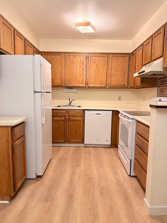Building Photo - 2BR/2BA | Newly Renovated Condo| Nice views of grassy area | Community Pool!