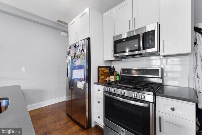 Building Photo - 1336 S Bouvier St