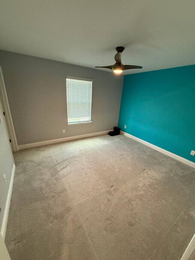 Building Photo - 16 Samantha Ct