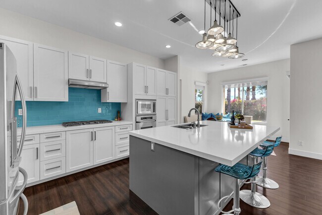 Building Photo - 35 Calle La Reina