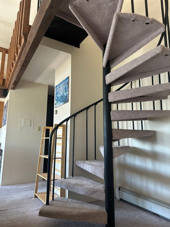 Building Photo - 2 bed plus large loft! All utilities inclu...