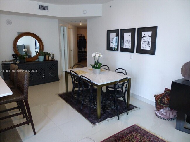 Building Photo - 1100S S Miami Ave