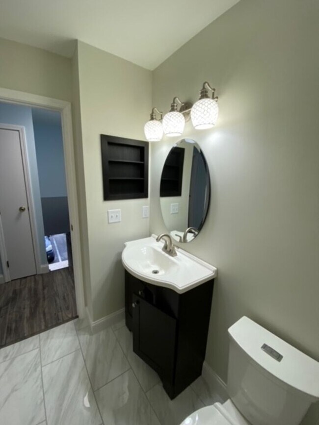 Building Photo - 5123 Singleton Dr