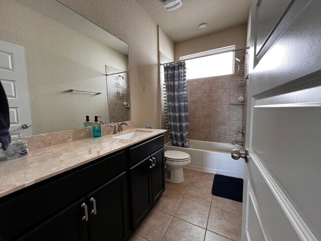 Building Photo - Room in House on Devils River