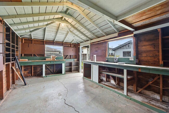 Building Photo - Charming single level family home located in sought after San Lorenzo Village.