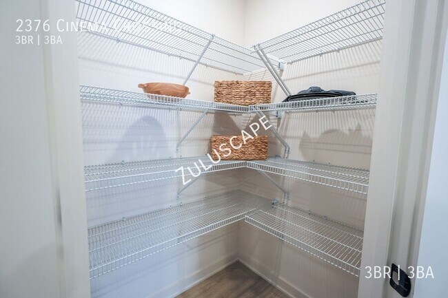 Building Photo - 1331 E Berry St