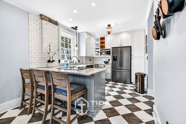 Building Photo - Live in the Heart of Harleston Village!