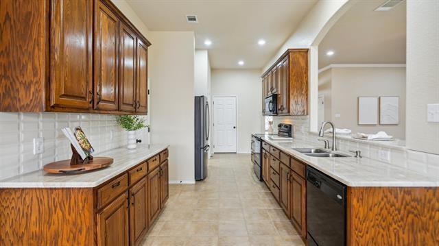 Building Photo - 613 W Sheila Cir