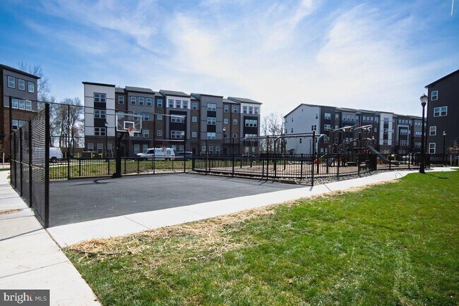 Building Photo - 9920 -B Sir Barton Wy