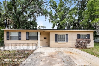 Building Photo - 1021 Lake Forest Blvd