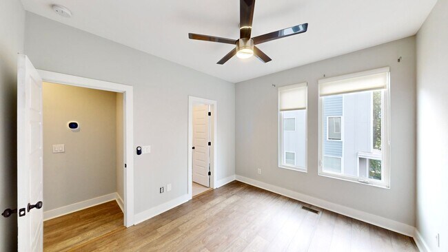 Building Photo - 208 Walnut Ave