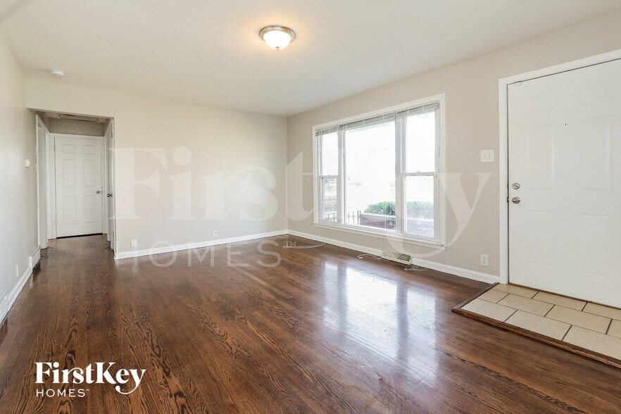 Building Photo - 461 Clyde Ave