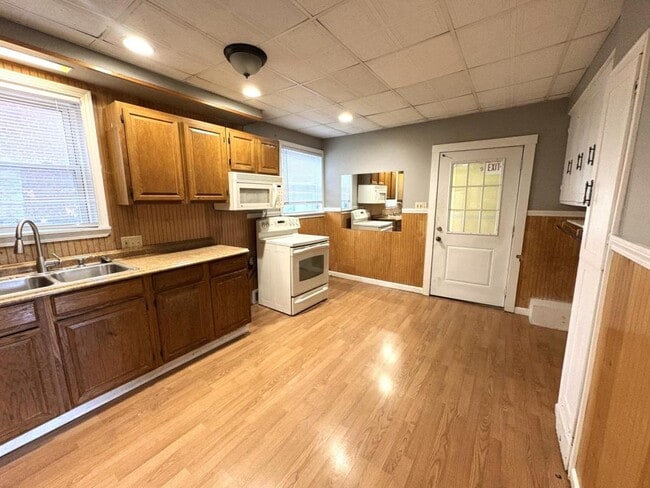 Building Photo - 7 Howe St