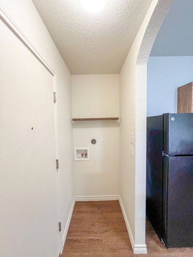 Building Photo - 1517 Justin Lp