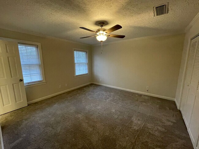Building Photo - Executive Rental in Horseleg Creek- $3,295