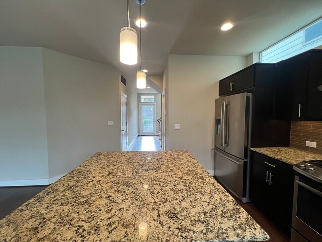 Building Photo - Newcastle Home