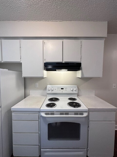 Building Photo - First Floor One Bedroom Unit Near Transportation