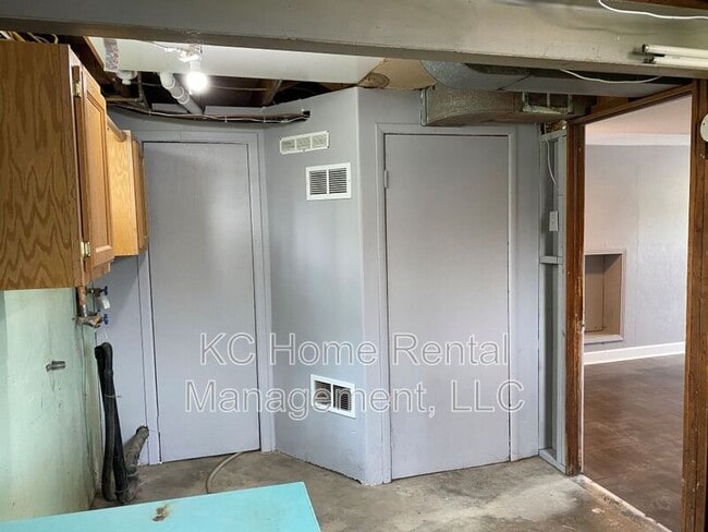 Building Photo - 1519 NE Englewood Rd
