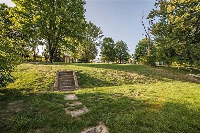 Building Photo - 3 Bed 1 Bath in Coraopolis, PA