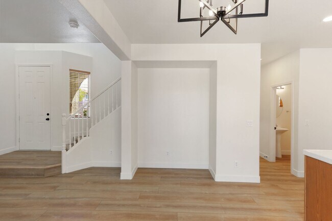 Building Photo - 5870 Lustrous Ct