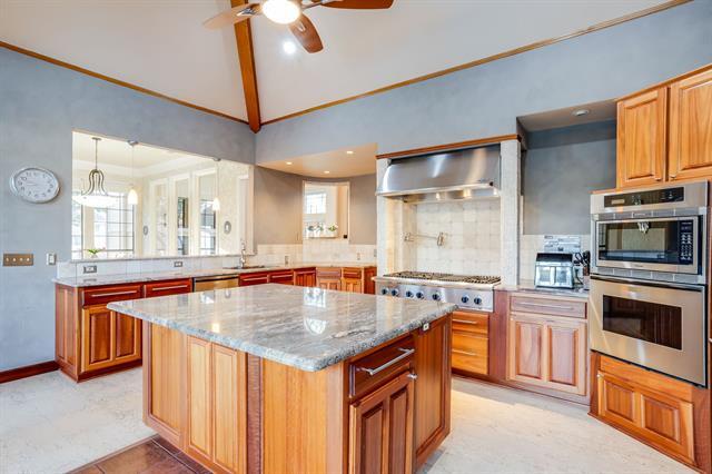 Building Photo - 9812 Canyon Crest Cir