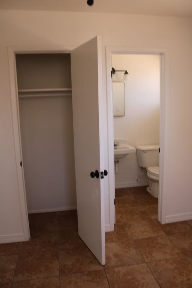 Building Photo - 5656 Sun Valley Dr