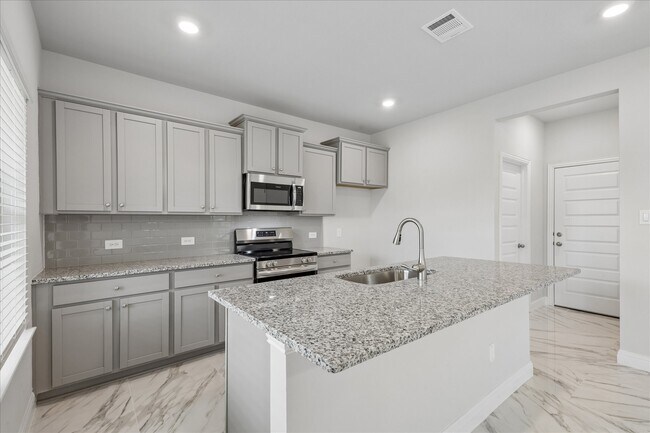 Building Photo - 10 Greenbriar Lp