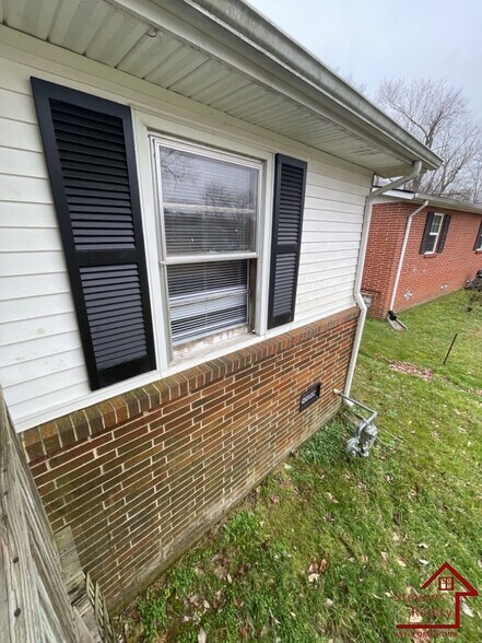 Building Photo - 1202 Pleasant View Dr