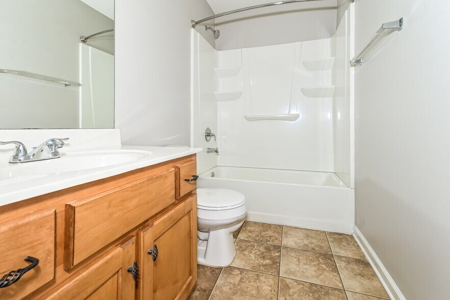Building Photo - 9892 Southern Oak Way