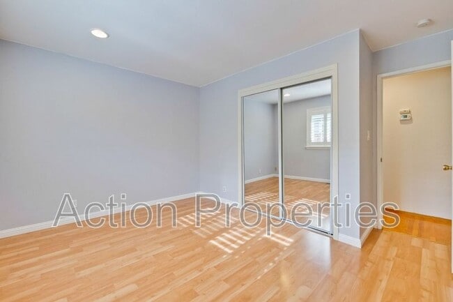 Building Photo - 1650 Goldfinch Way