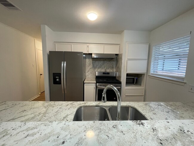 Building Photo - 7219 Tanager St