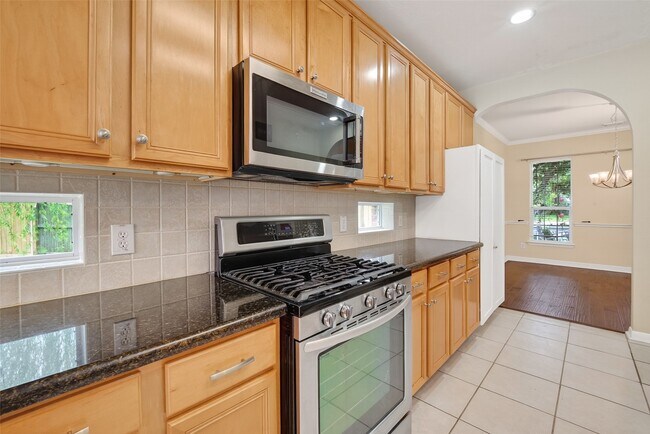 Building Photo - 2203 Lakewind Ln