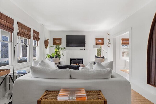 Building Photo - 193 Coggeshall Ave