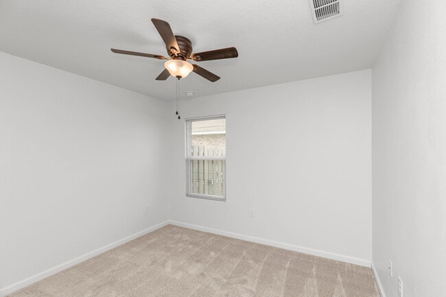 Building Photo - 1009 Limpkin St