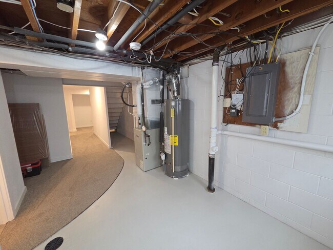 Building Photo - W 2nd St 1408-1410