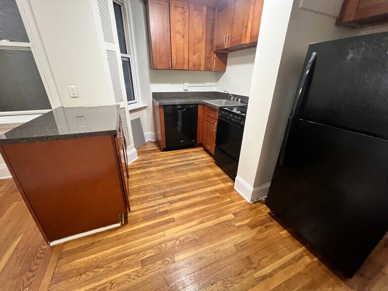 Building Photo - 1784 Beacon St