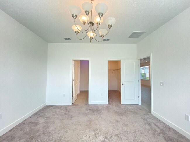 Building Photo - 2182 Palm Tree Dr