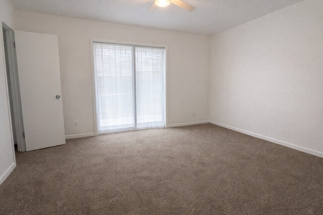 Building Photo - ZZZ - Lakeridge