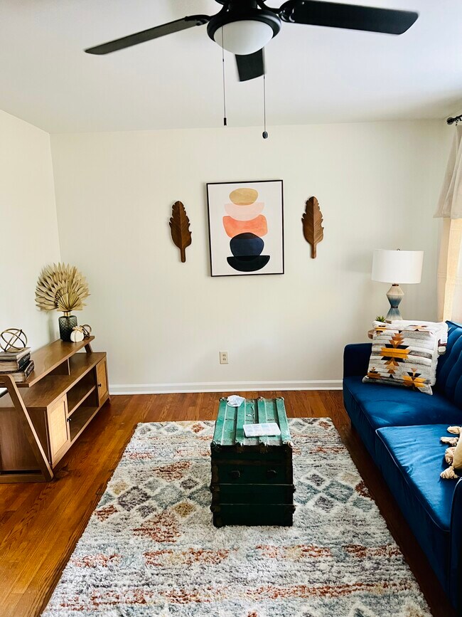 Building Photo - 4454 Roberta Cir