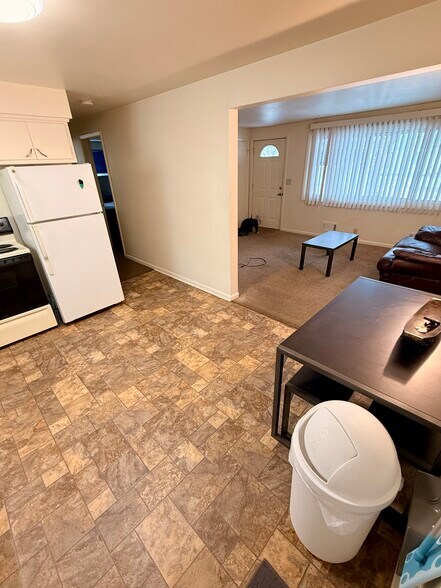 Building Photo - 310 Poplar St