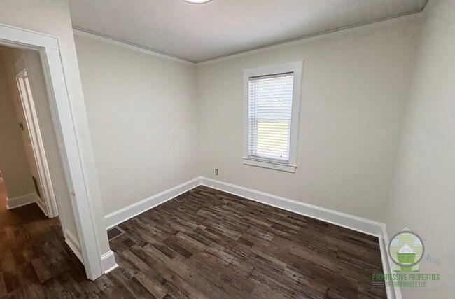 Building Photo - 307 E Blue Ridge Dr