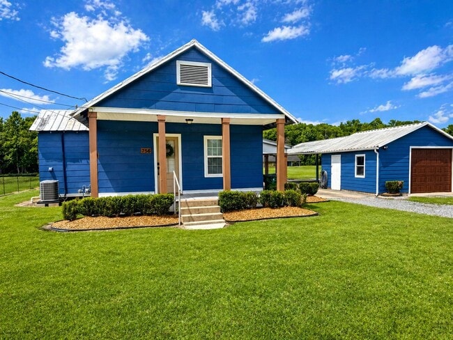 Building Photo - 756 LA-304