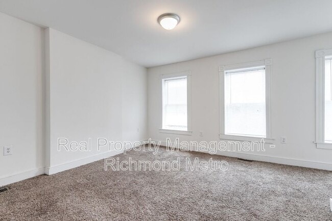 Building Photo - 1802 Parkwood Ave