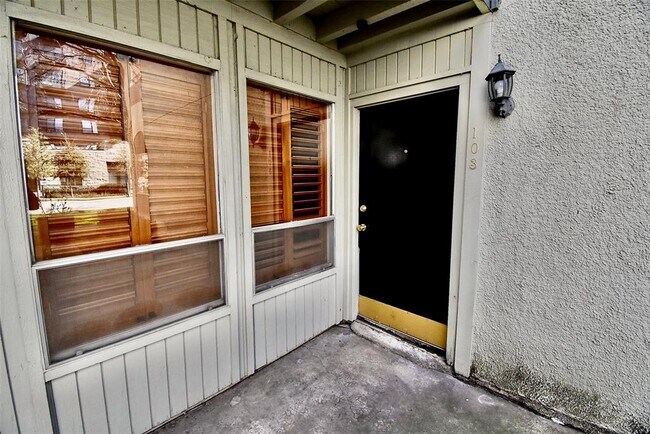 Building Photo - 4810 McKinney Ave