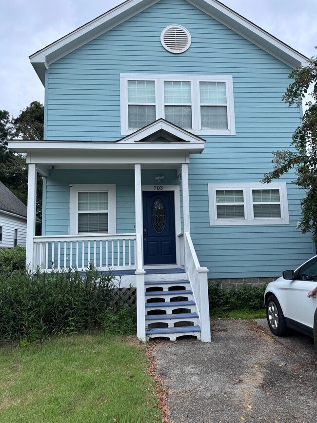 Primary Photo - Coastal Cutie! 3BR/2BA Furnished Home Avai...