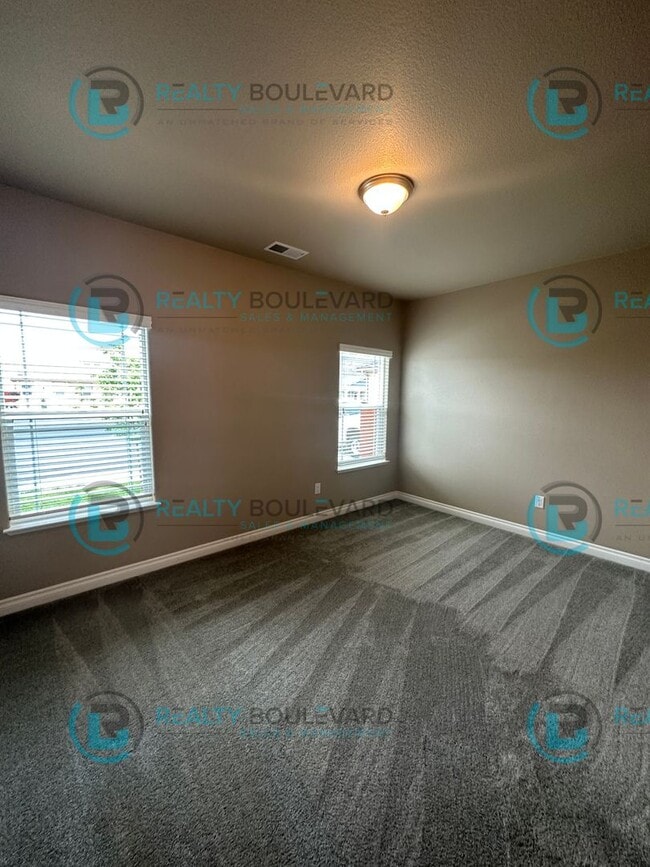 Building Photo - Beautiful 3 Bedroom located in Cold Springs!