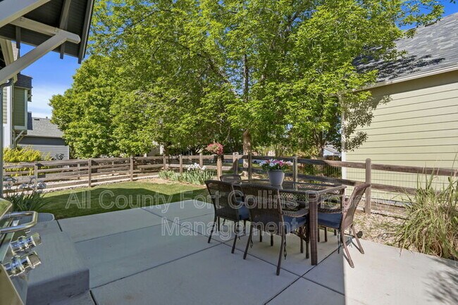 Building Photo - 2333 Windrow Dr