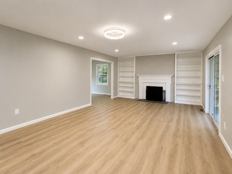 Building Photo - 1260 Kenmore Dr