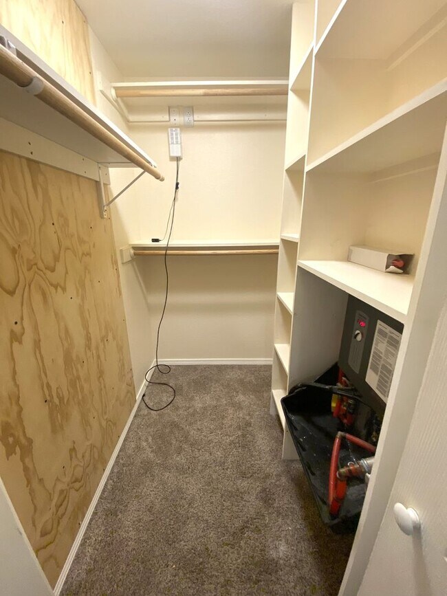 Building Photo - Studio Garage Apt in NW OKC YOUNGS ENGLEWO...